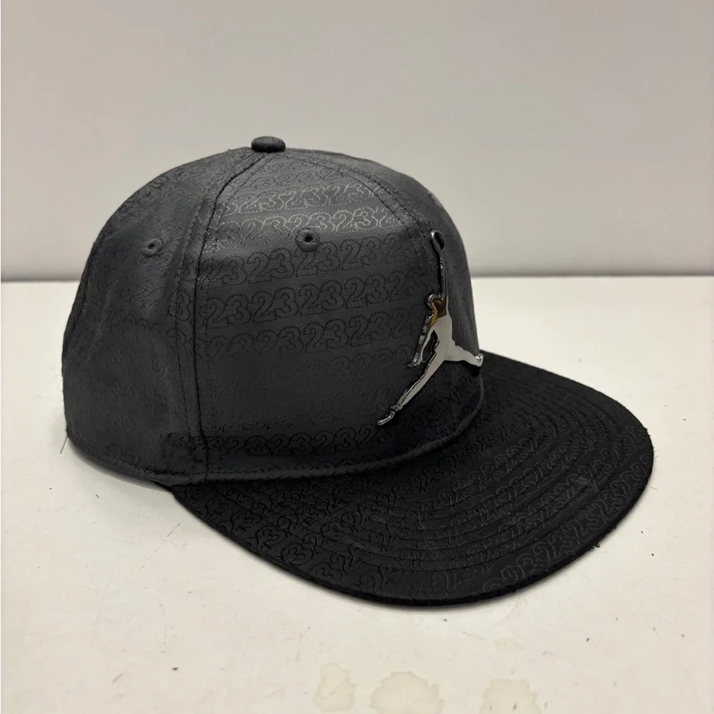 Nike Air Jordan Hat Youth One Size Fits Most Adjustable Snapback Gray / Black